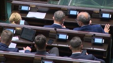 Podsłuchy. Opozycja obawia się korzystania z telefonów. "To norma, że pozdrawia się pana kapitana"