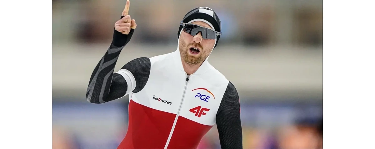 Wymarzony start sezonu. Damian Żurek na podium zawodów PŚ w łyżwiarstwie