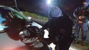 Straż Graniczna: dwa grupowe ataki migrantów na granicę