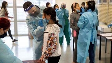Hiszpania. Wojsko pomogło zaszczepić przeciw COVID-19 ponad 100 tys. osób