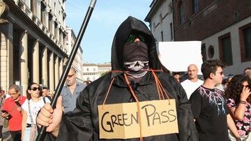 Badania w Wielkiej Brytanii i Izraelu. Paszporty covidowe mogą zniechęcać obywateli do szczepień