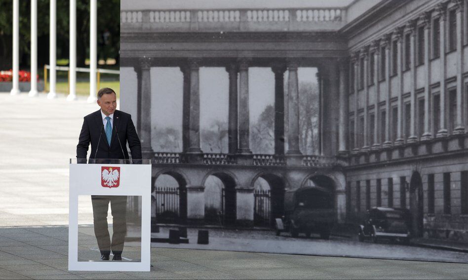 Odbudowa Pałacu Saskiego. Prezydent przekazał marszałek Elżbiecie Witek projekt ustawy
