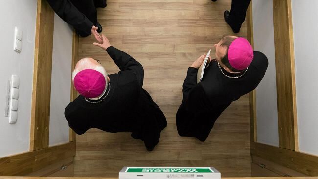 Mec. Nowak o biskupach: Przepraszają za pedofilię, gdy mają do głów przystawiony pistolet medialny