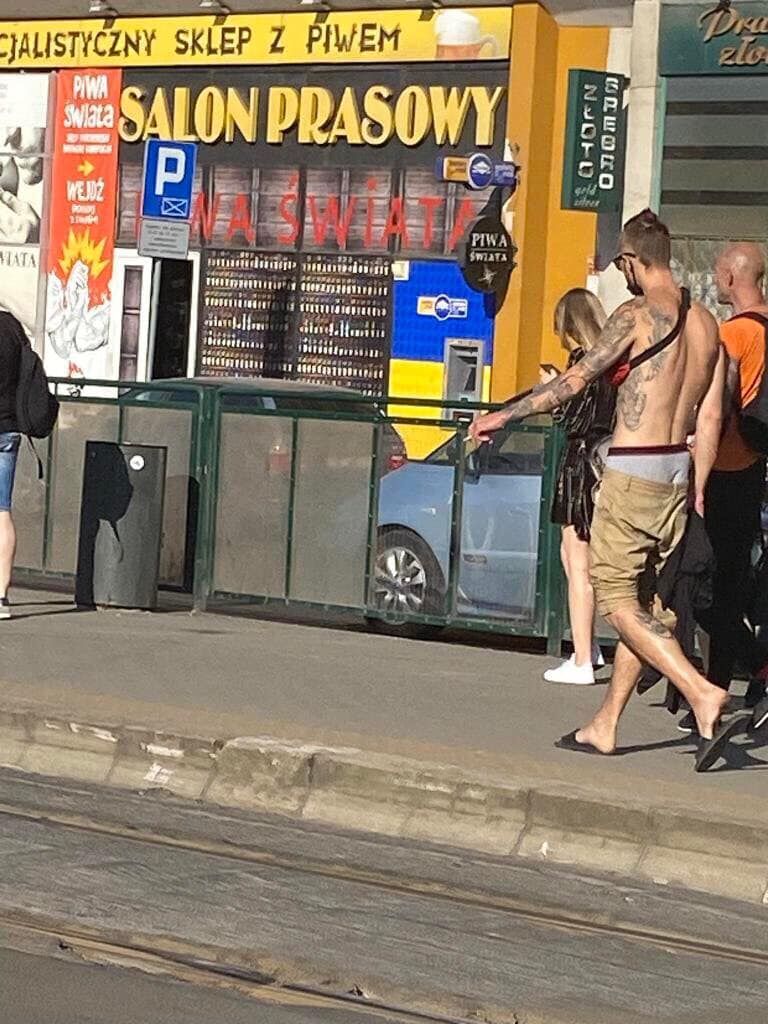 Dlaczego terroryzujący poznaniaków mężczyzna wciąż jest na wolności?