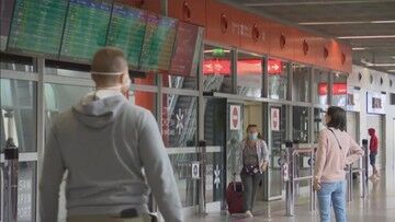 Warszawa. Milionowy pasażer na lotnisku Chopina. "Odrodzenie po pandemii"
