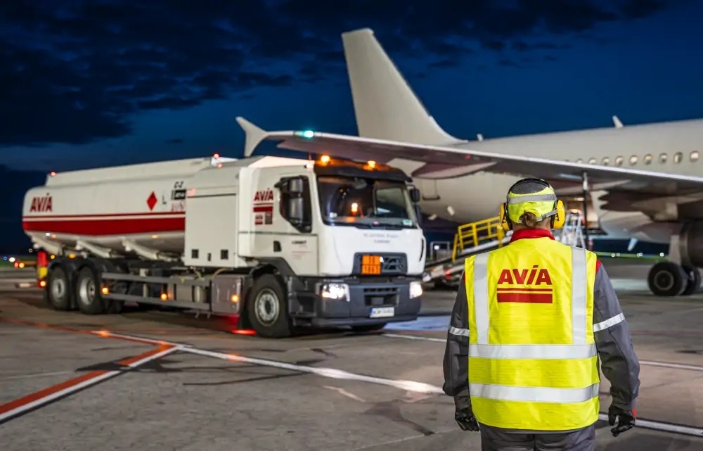 Problemy z paliwem lotniczym uderzają w Azję. Europa w ry...