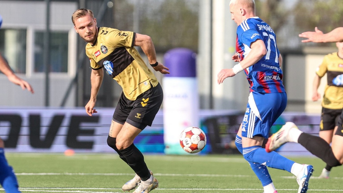 Ekstraklasa im ucieka. Polonia Warszawa oddala się od walki o awans.