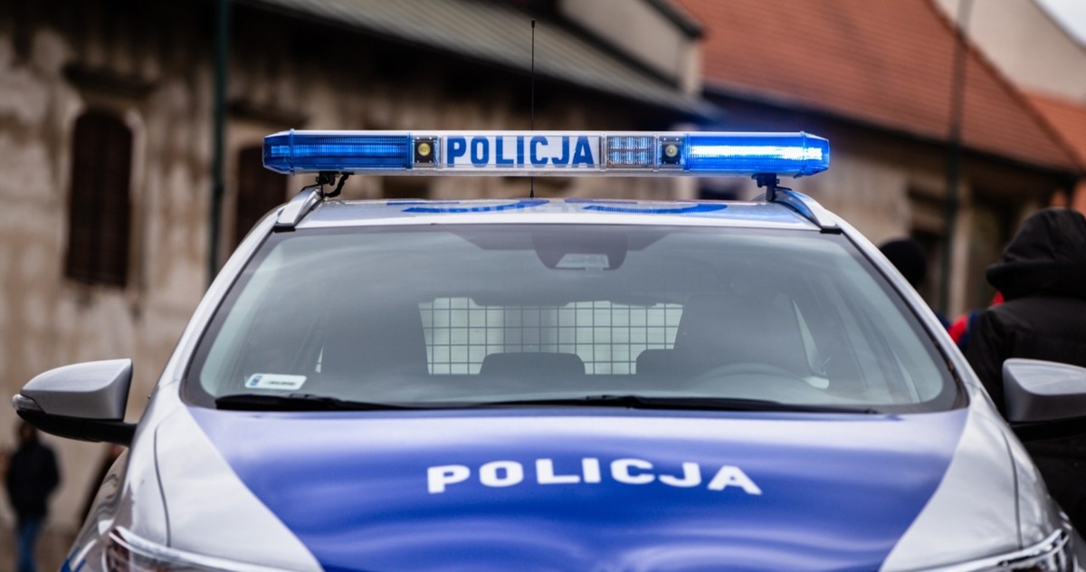 Policjanci weszli do domu pseudokibica. Zastali u niego... koleżankę z pracy