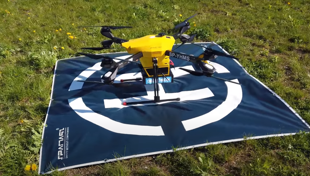 Przyszłość jest dziś - paczki z Decathlonu w Lublinie dostarczył dron