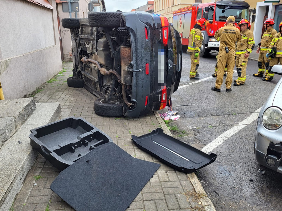 Samochód wjechał w grupę ludzi