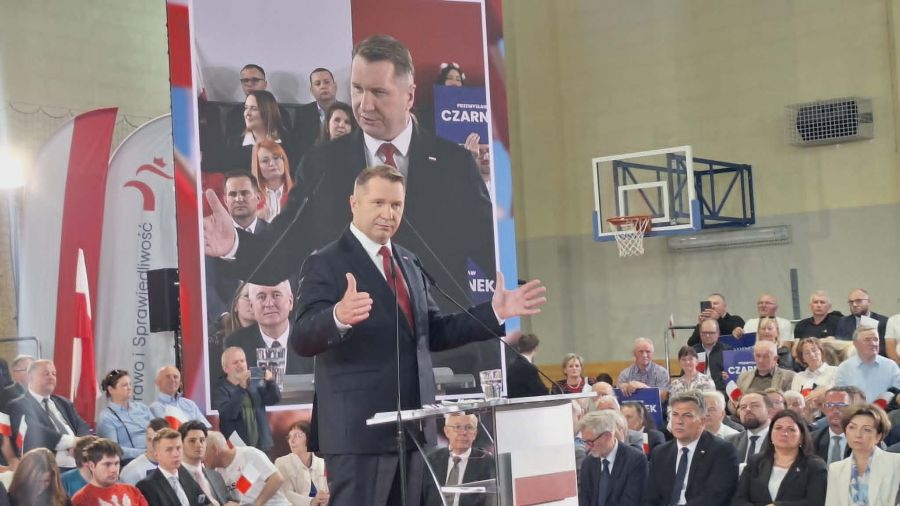 Wypadek z udziałem auta, w którym był Przemysław Czarnek. Jedna osoba trafia do szpitala
