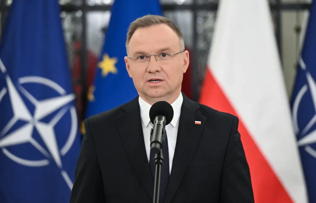 Prezydent składa projekt poprawki do konstytucji. Chodzi o obronność