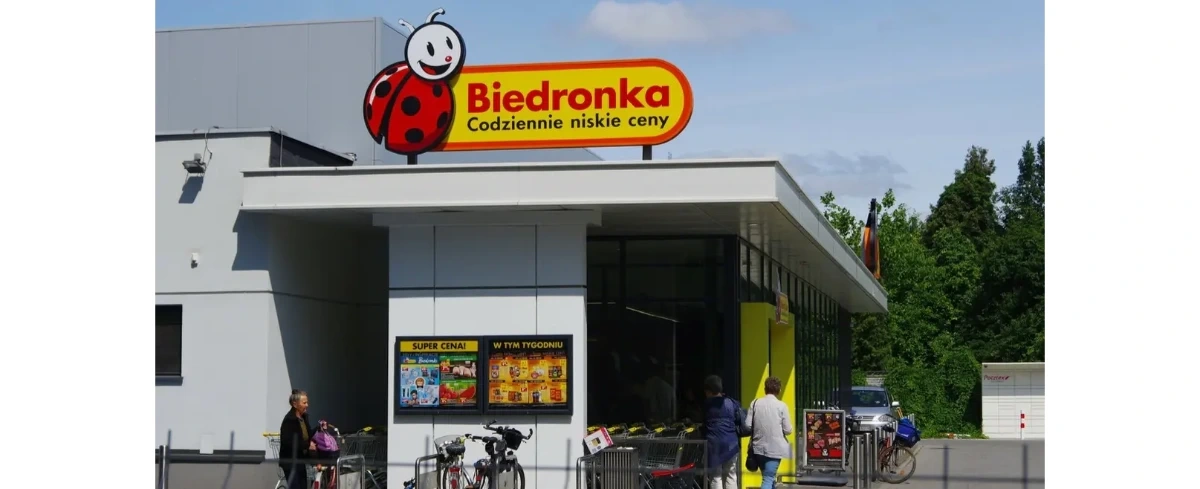Bunt pracowników Biedronki. Żądają 1000 zł podwyżki i zmian w kasach