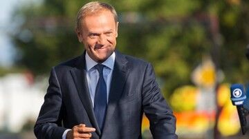 Sondaż: wyborcy KO kochają Tuska bardziej niż wyborcy PiS Kaczyńskiego