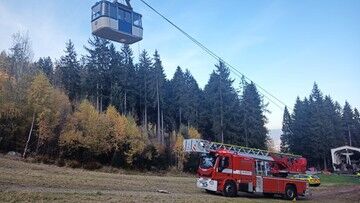 Czechy. Urwał się wagonik kolejki linowej na Jeszted. Zginęła jedna osoba