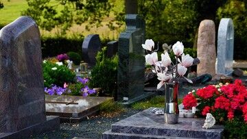 Plymouth: Nie zdołał uratować córki. Pochowano ich w jednej trumnie