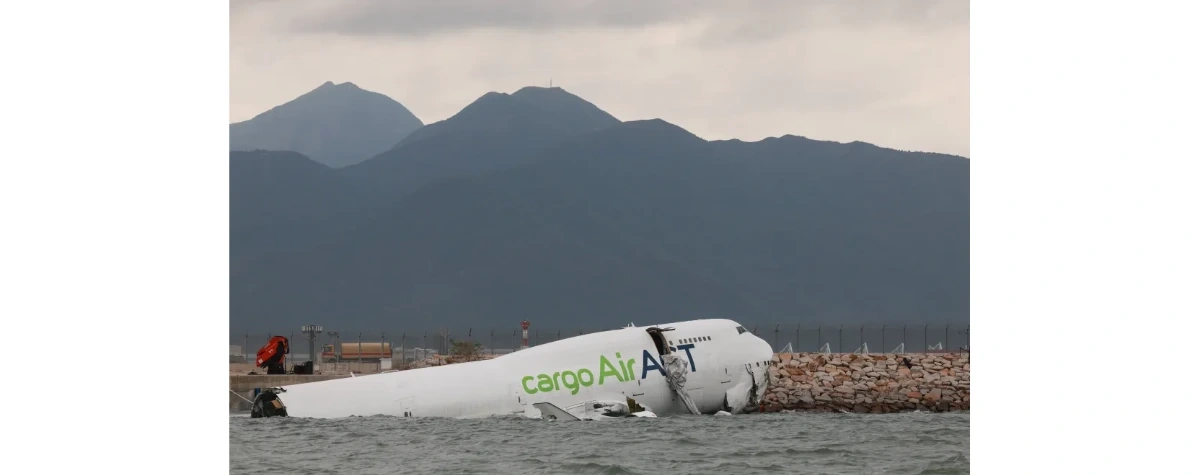 Katastrofa na lotnisku. Samolot wypadł z pasa i wpadł do morza. Są ofiary śmiertelne