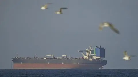 Iran zaatakował przynajmniej 3 kontenerowce w cieśninie Ormuz. Teheran zarzucił zatrzymanym statkom brak "niezbędnych zezwoleń"