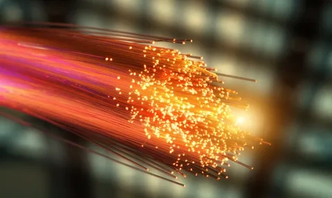 Światłowód obowiązkowy również w budynkach jednorodzinnych? Nowy pomysł resortu