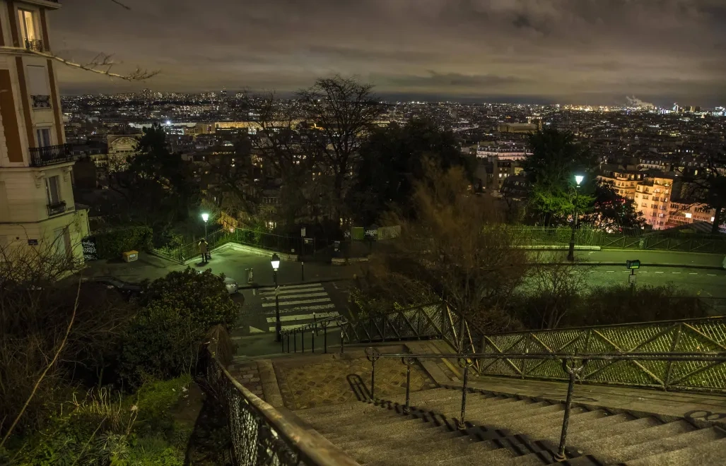 Mer podparyskiej miejscowości zabronił wychodzenia z domu po godz. 23. To nowe ograniczenia dla nieletnich