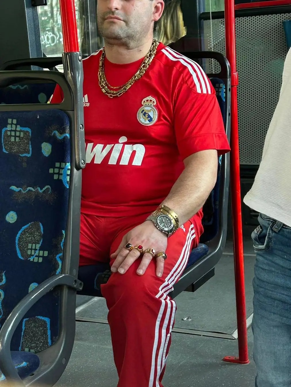 9e708663-1c76-4c9b-9c71-0bf7cc4da807