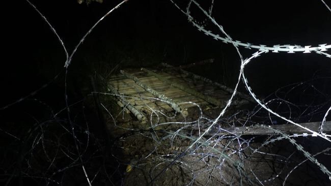 Policja: Kilkusetosobowa grupa próbowała przekroczyć granicę, rzucali kamieniami