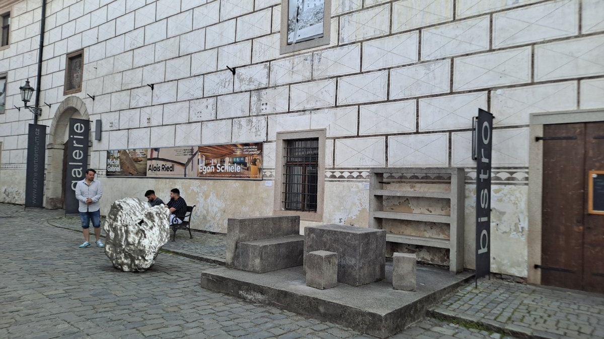 f35b8cef-48d0-4c33-b09e-07959a72c7de