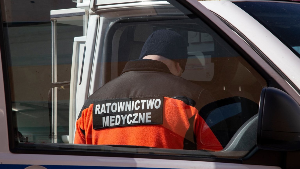 Afera we wrocławskim pogotowiu. Ratownicy "bawili się" w ginekologów. "Zwyrolstwo najwyższej rangi"