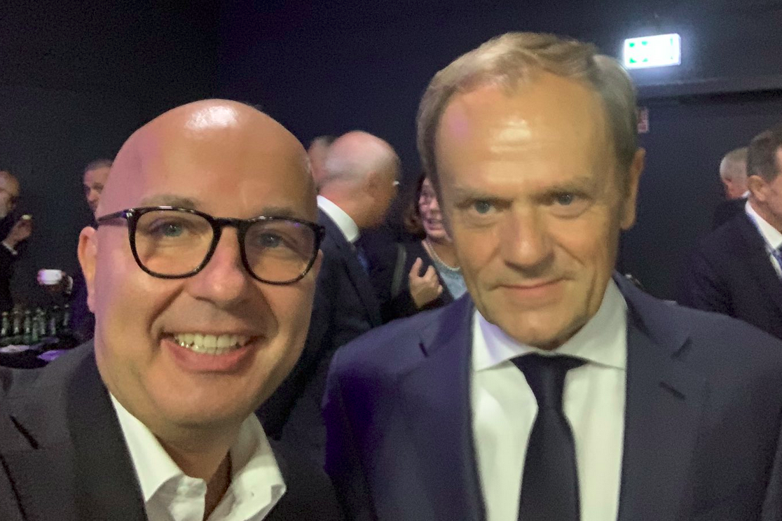 57cabc24-47c8-4f09-a858-40d14c3c60c1