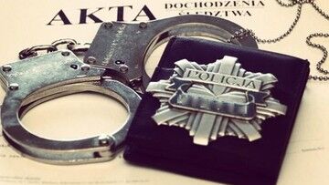 Kraśnik. Próbował udusić matkę i wydłubał jej oczy. 45-latek usłyszał zarzuty