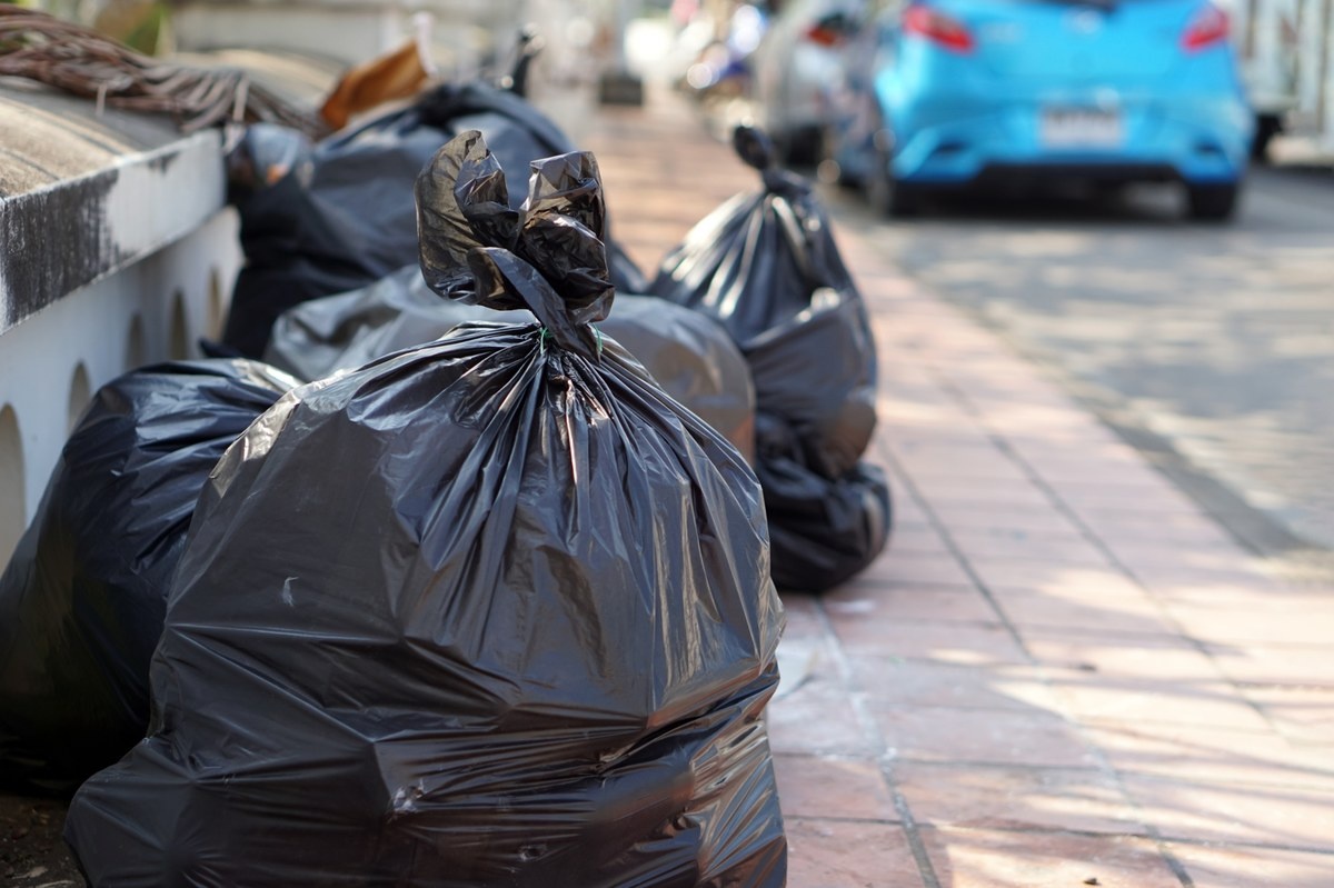 W tym mieście ogłoszono stan wyjątkowy. Tony śmieci na ulicach