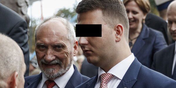 Wyhamował proces Bartłomieja M., asystenta Antoniego Macierewicza