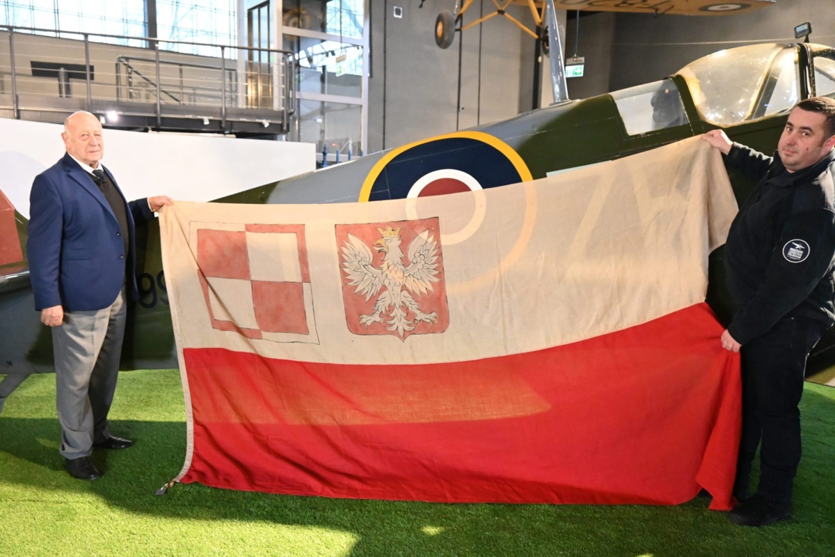 Unikatowa flaga do zobaczenia TYLKO 2 maja w Muzeum Lotnictwa Polskiego w Krakowie