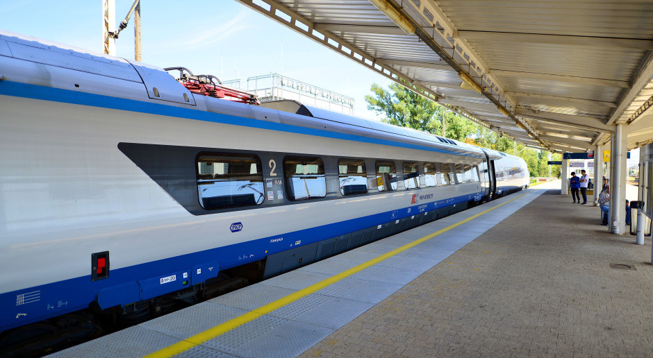 W 2027 roku na trasy PKP Intercity wyjadą pociągi hybrydowe