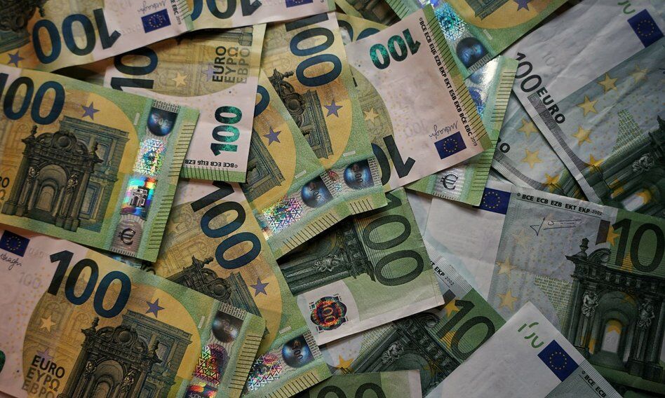 Notariusz renomowanej kancelarii w Holandii ukradł klientom blisko 10 mln euro