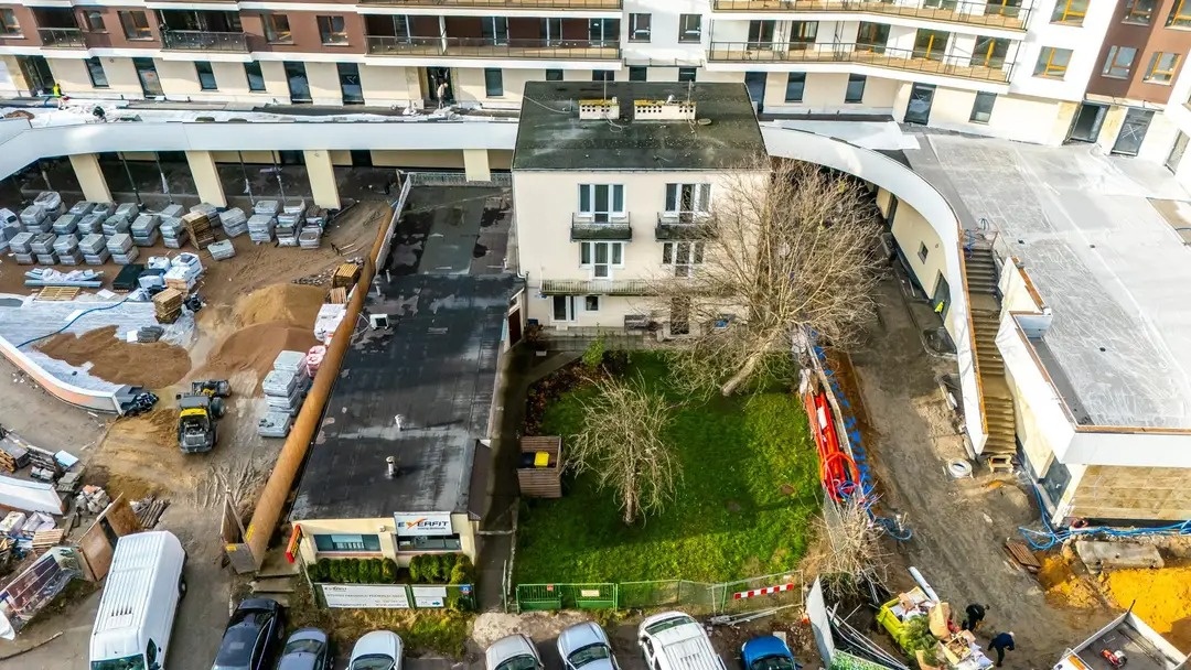 e2b44817-84b2-45f9-9ded-a8e86d411f61