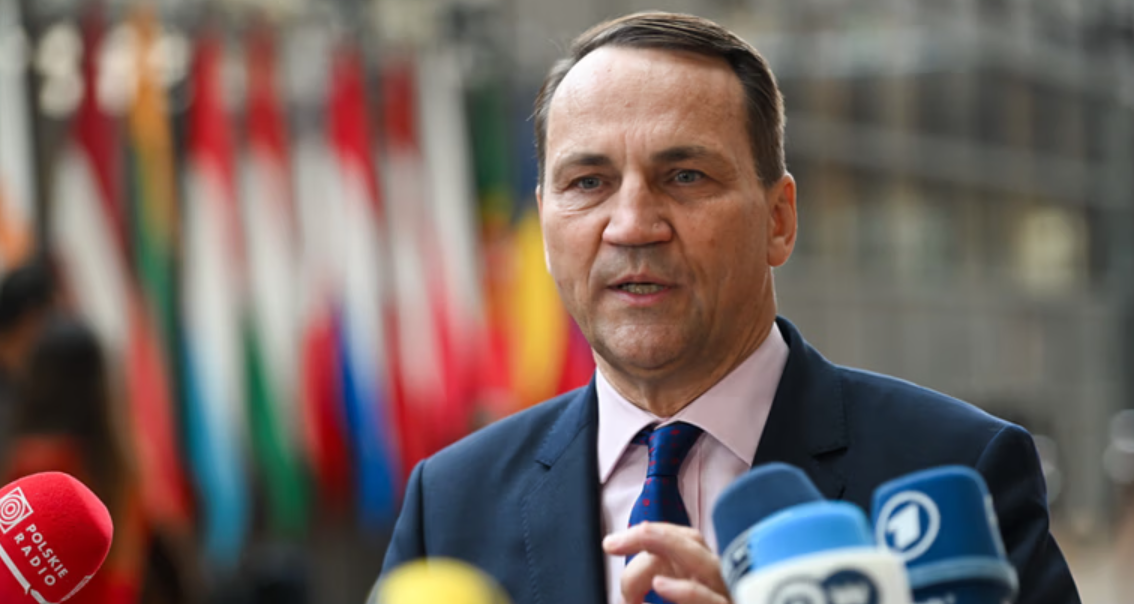 Radosław Sikorski potwierdził propozycję od prezydenta Dudy [w sprawie ambasady USA]. "Mnie zdumiała"