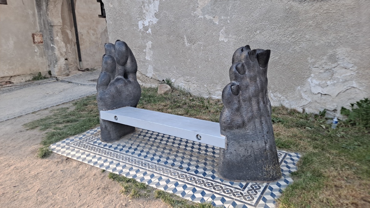 9353e5b6-75cb-454a-995b-e8e5005cc10d