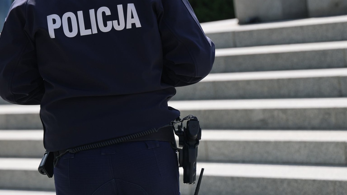 Obława po ataku nożownika w Mierzawie. Były policjant miał zabić teścia i poważnie ranić teściową