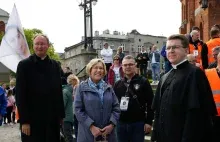 Sekta Wojownicy Maryi w Krakowie. Na czele kurator oświaty.