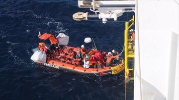 Włochy. Statek z migrantami płynie do portu na Sycylii. Na pokładzie 14 niemowląt