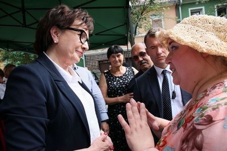 Elżbieta Witek: Tu jest Polska, nie Unia