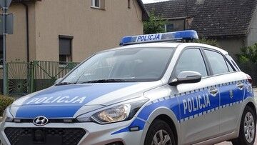 Warmińsko-mazurskie. Wypadek na DK59. Droga zablokowana po zderzeniu auta z wojskową ciężarówką