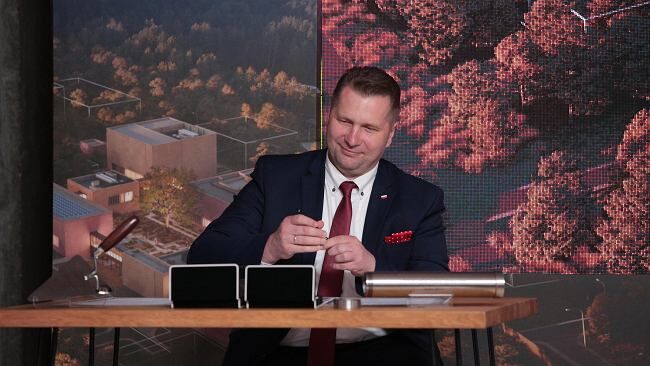 "Wrogie przejęcie edukacji". Prof. Izdebski: Szkoła ma realizować prawa dziecka, a nie kuratora