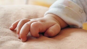 Żyrardów. Policjant uratował życie 8-miesięcznemu chłopcu. Sekundy dzieliły od dramatu