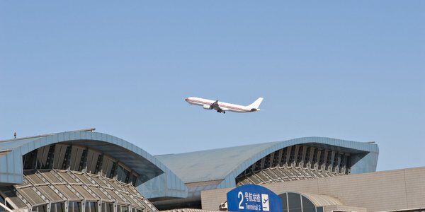 Chiny: Masowe odwoływanie lotów do i z Pekinu. Cztery zakażenia w ciągu doby