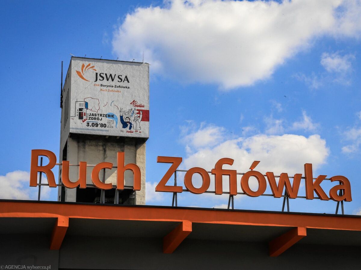 Lekarz stwierdził zgon górnika z kopalni Zofiówka. Akcja ratunkowa utrudniona przez duże stężenie metanu