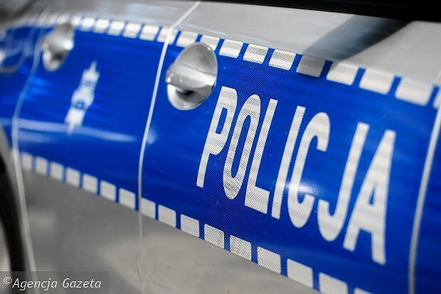 Warszawa. Atak nożownika przed sklepem w Ursusie. Trwa obława