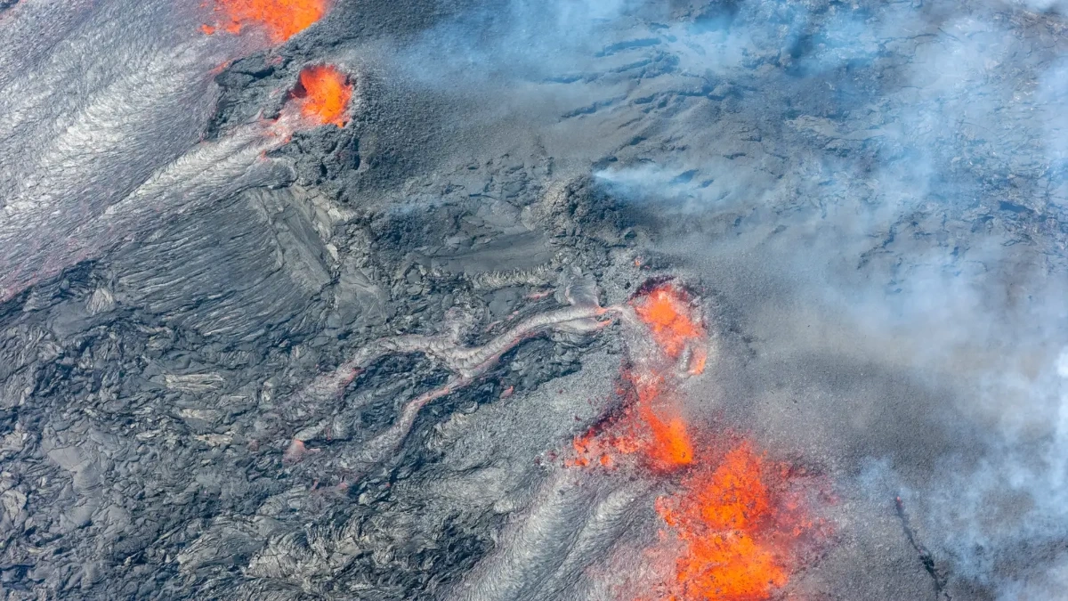 Erupcja wulkanu Sundhnukur na Islandii (zdjęcia)