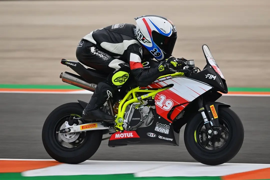 a6f92c36-e6e6-421f-9c33-b36784196c1c